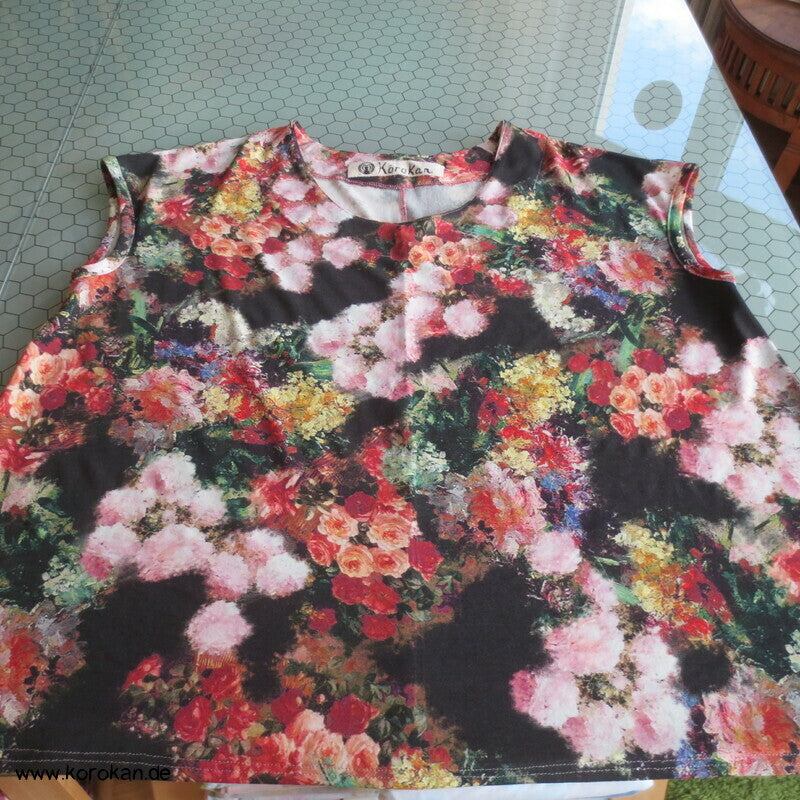Blüten auf schwarz Sommershirt A Linie