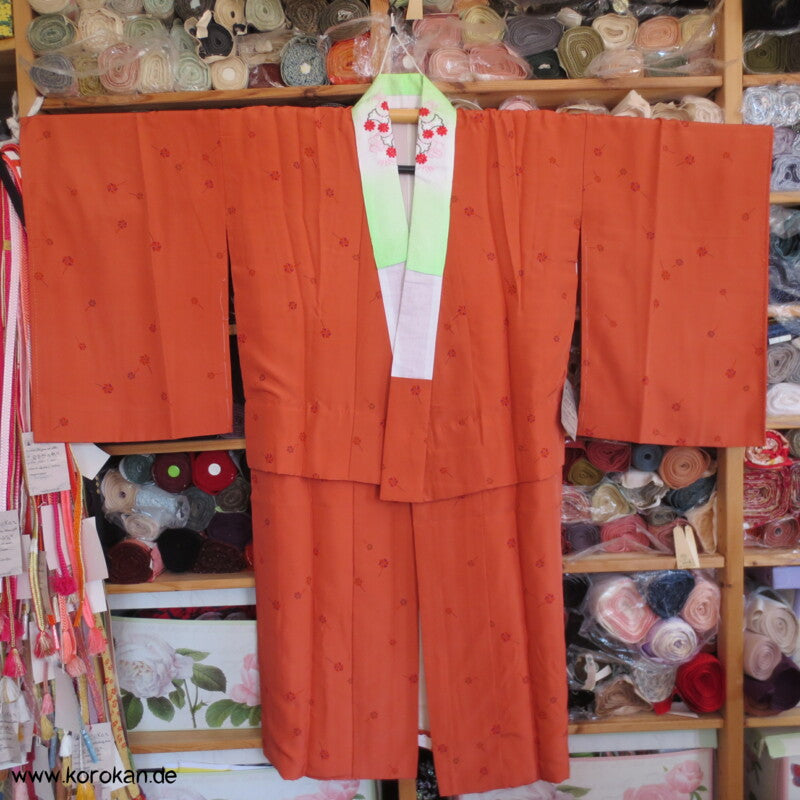 Windräder Juban Kimono - Seide, bestickter Kragen