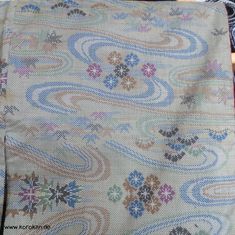 japanischer Chrysanthemen Fluss Kasuri Tsumugi Seiden Kimono