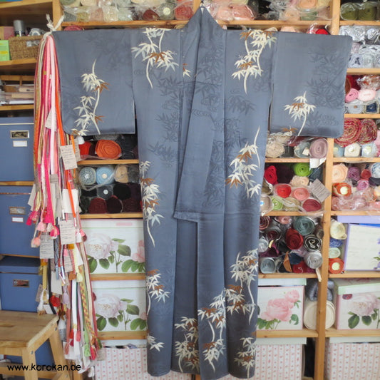 Tsukesage Kimono Bambusmuster auf graublauem Seidensatin