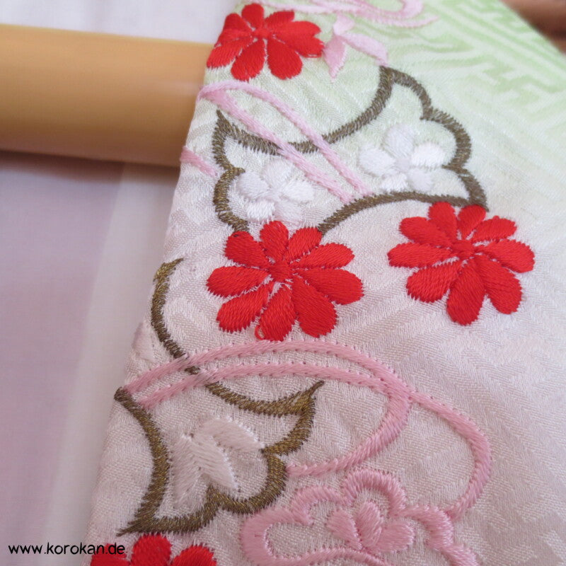 Windräder Juban Kimono - Seide, bestickter Kragen