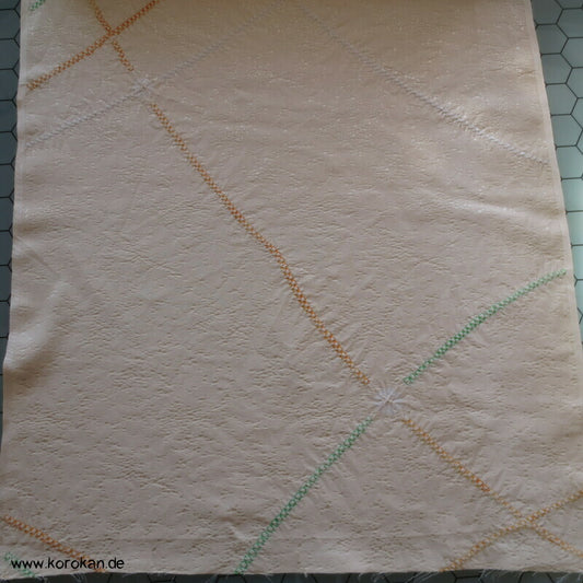 Shibori Bögen auf hellem Seiden Damast Araihari Kimono