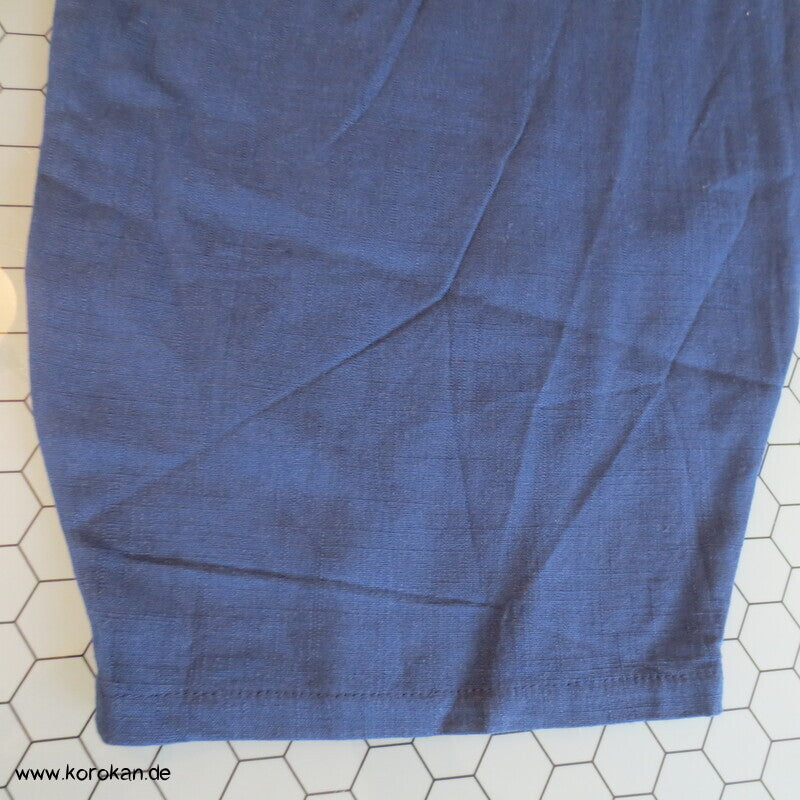 neue Monpe, blau, mit roter Päonienstickerei und Eingrifftaschen