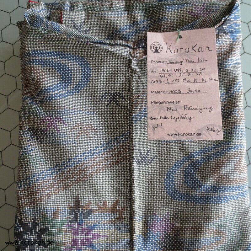 japanischer Chrysanthemen Fluss Kasuri Tsumugi Seiden Kimono
