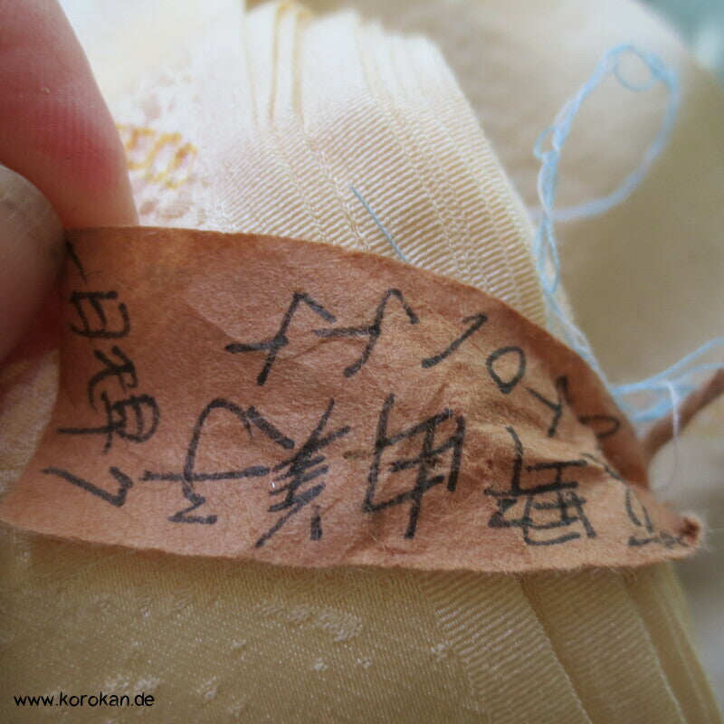 Shibori Bögen auf hellem Seiden Damast Araihari Kimono