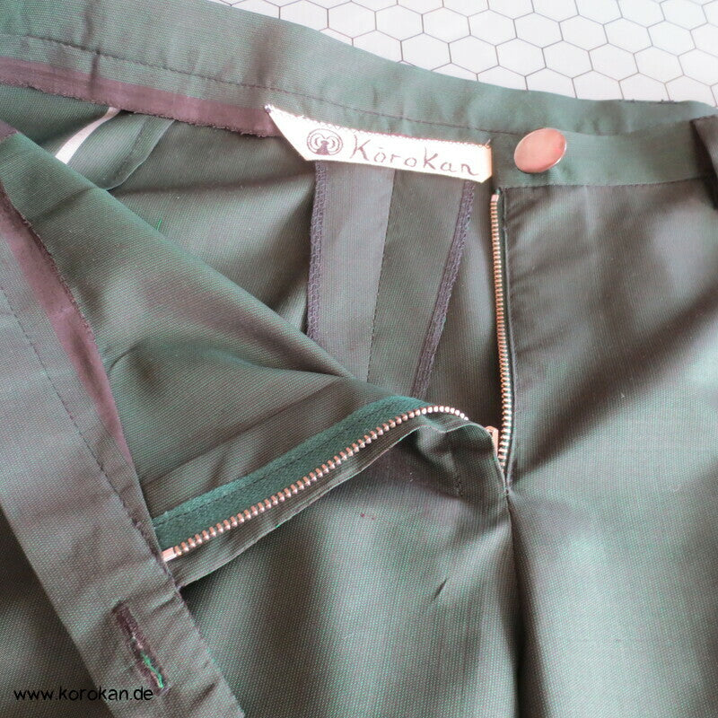 Culotte Hose aus dunkelgrüner Araihari Kimono Seide