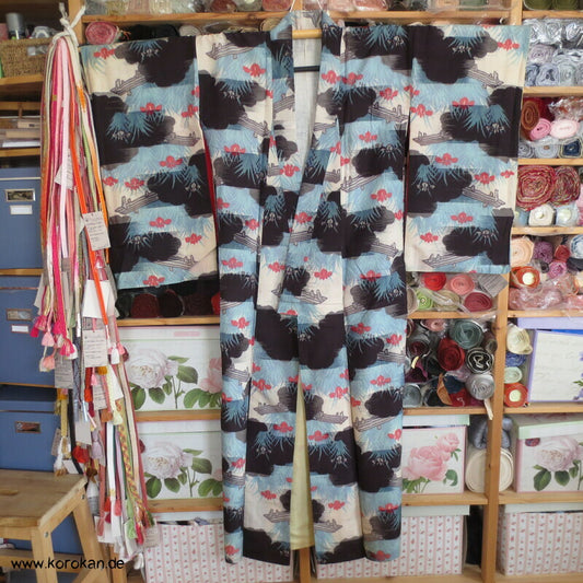Krepp Seiden Meisen Komon Kimono mit Wolken, Steg und Iris Blüten