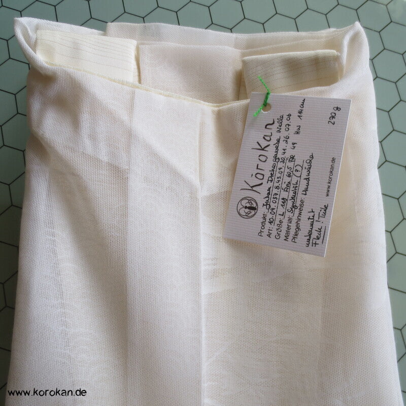 Juban Unterkimono feinstes Wellmuster Drehergewebe, hell, neu mit Tintenfleck