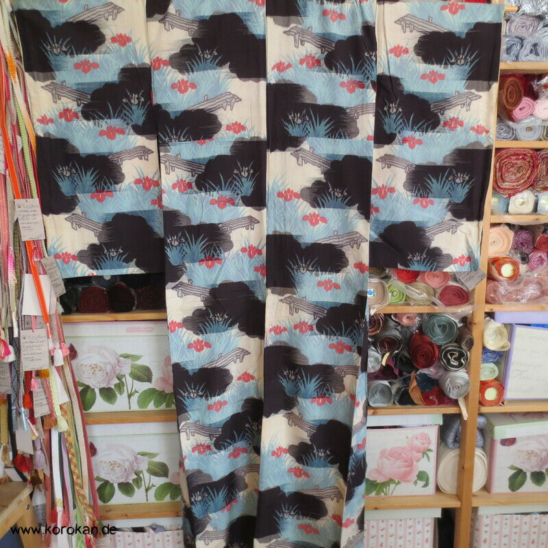 Krepp Seiden Meisen Komon Kimono mit Wolken, Steg und Iris Blüten