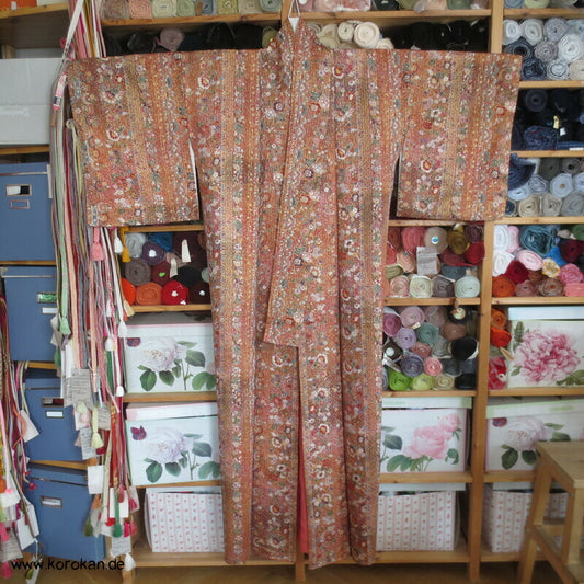 Blumenarabeskenstreifen, Golddruck Seidendamast Komon Kimono