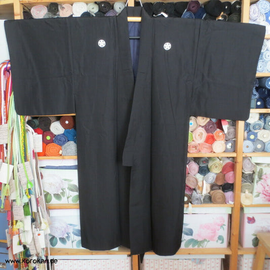 kurzer, eher breiter Montsuki Kimono, Blüten Mon