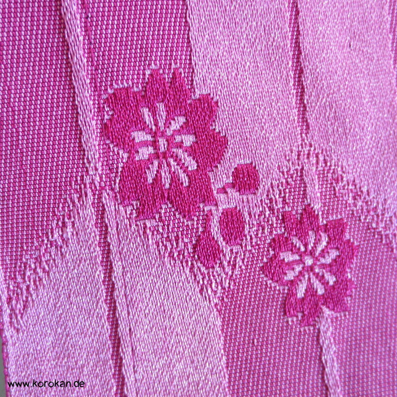 Arrow und Sakura vorgebundener Yukata Obi