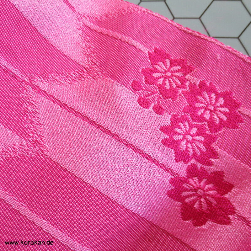 Arrow und Sakura vorgebundener Yukata Obi