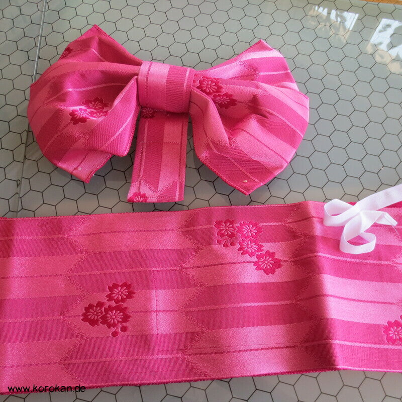 Arrow und Sakura vorgebundener Yukata Obi