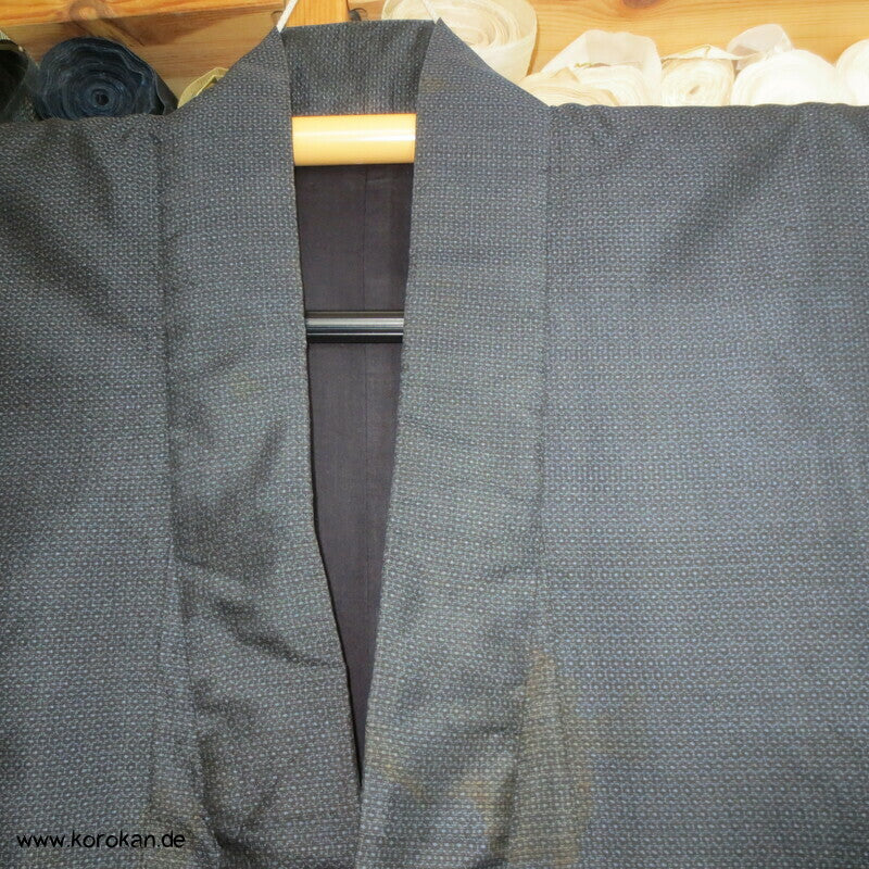 Tsumugi Kasuri Seiden Komon Kimono, frisch gewaschen