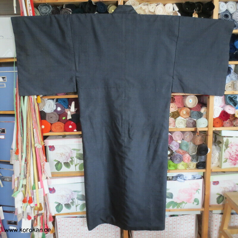 Tsumugi Kasuri Seiden Komon Kimono, frisch gewaschen