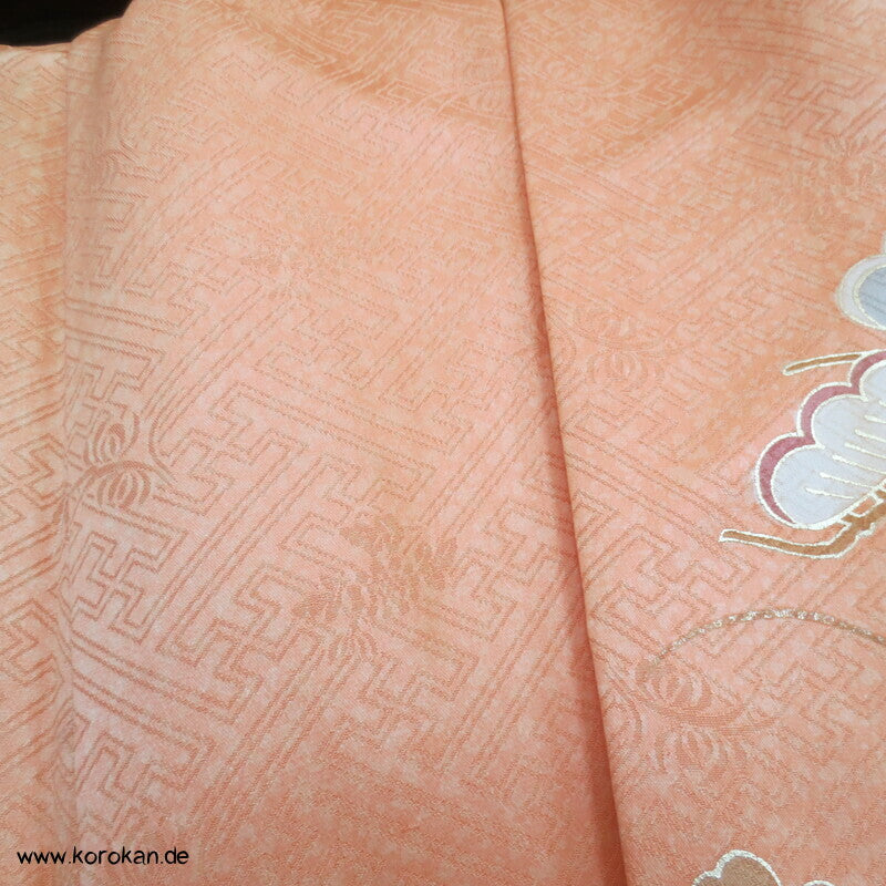 Verlauf von lachs nach oliv mit viel Gold Furisode Seidendamast Kimono