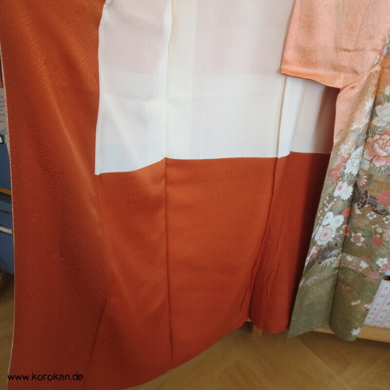 Verlauf von lachs nach oliv mit viel Gold Furisode Seidendamast Kimono