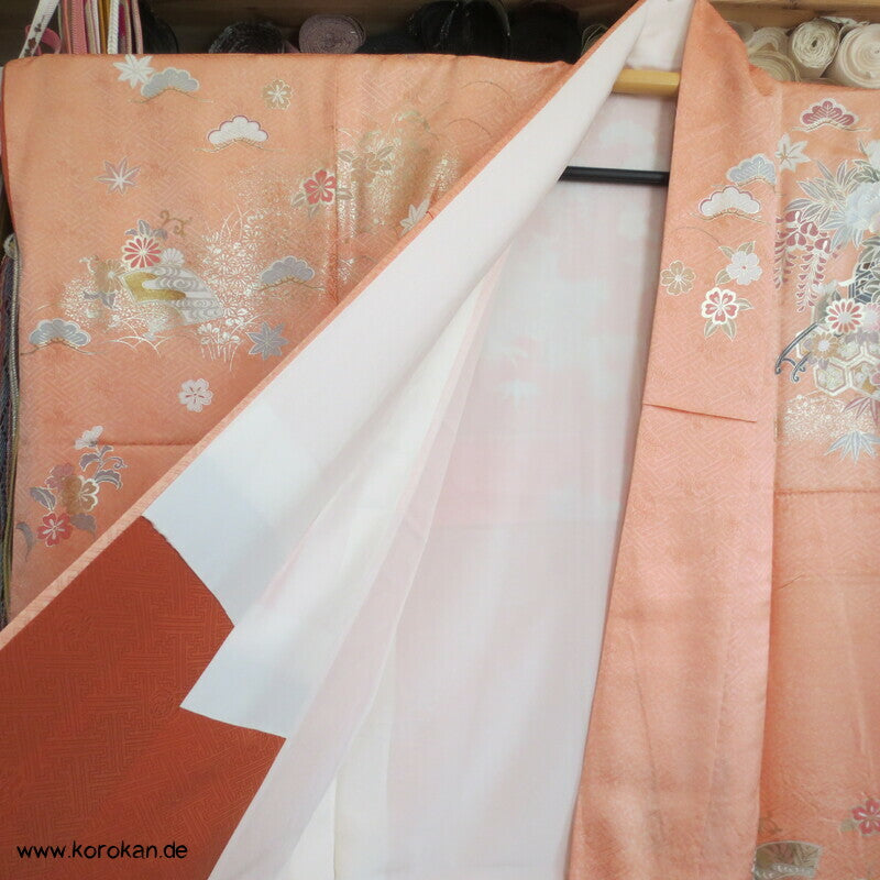 Verlauf von lachs nach oliv mit viel Gold Furisode Seidendamast Kimono
