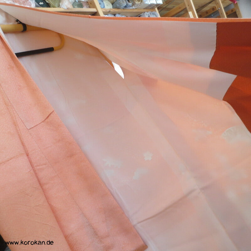 Verlauf von lachs nach oliv mit viel Gold Furisode Seidendamast Kimono