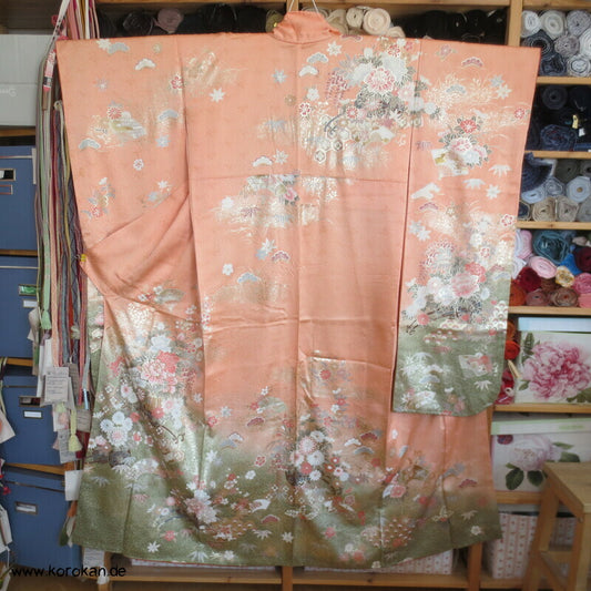 Verlauf von lachs nach oliv mit viel Gold Furisode Seidendamast Kimono