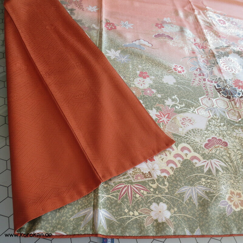 Verlauf von lachs nach oliv mit viel Gold Furisode Seidendamast Kimono