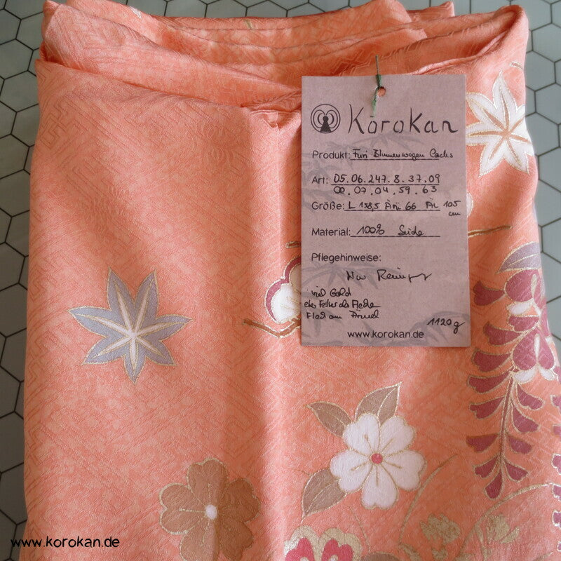 Verlauf von lachs nach oliv mit viel Gold Furisode Seidendamast Kimono