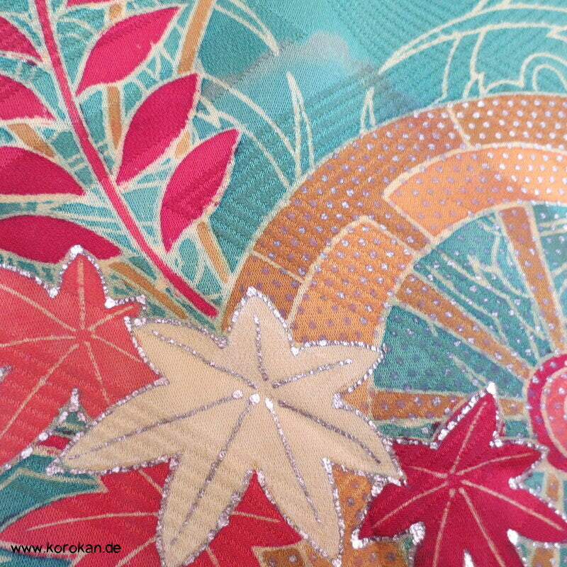 Genji Guruma und Blumen Seidendamast Furisode Kimono