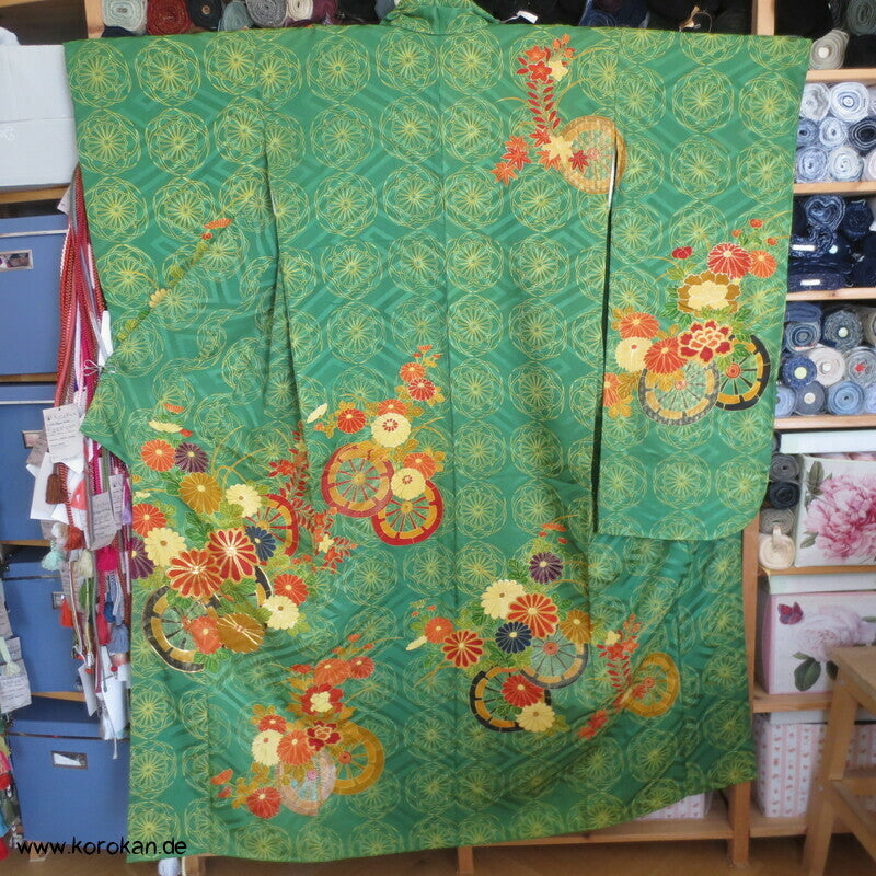 Genji Guruma und Blumen Seidendamast Furisode Kimono