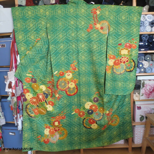 Genji Guruma und Blumen Seidendamast Furisode Kimono