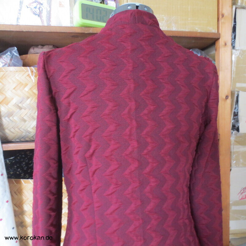 Viscosejacquardjersey schmales Kleid weinrotes zigzag, Gr. M