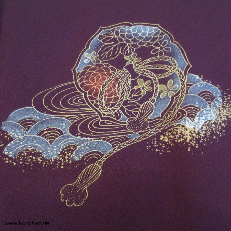 Homongi Seidencrepe Kimono mit goldenen Wellen und Segaiha