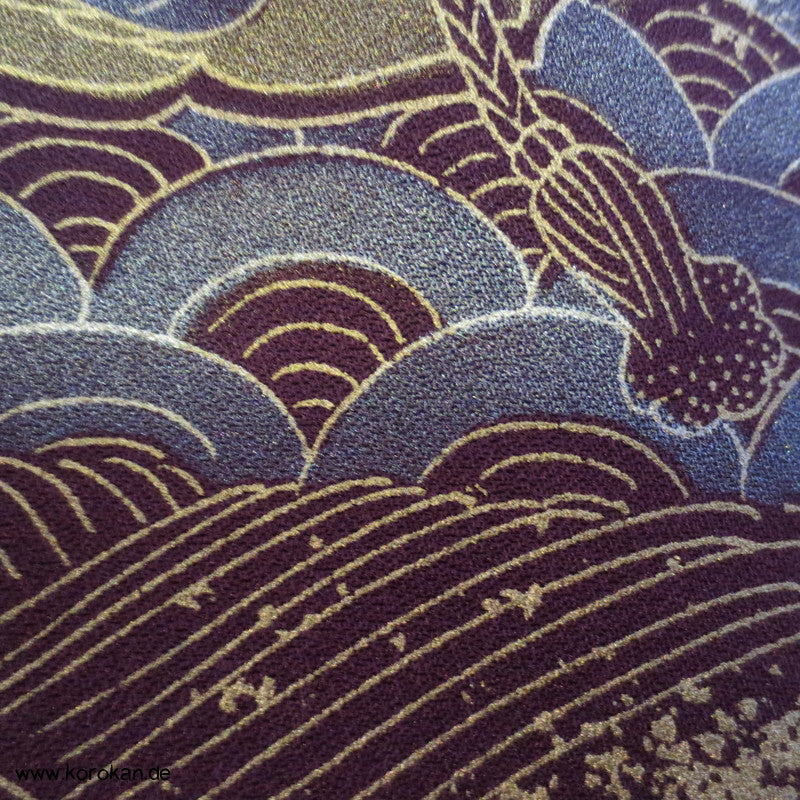 Homongi Seidencrepe Kimono mit goldenen Wellen und Segaiha