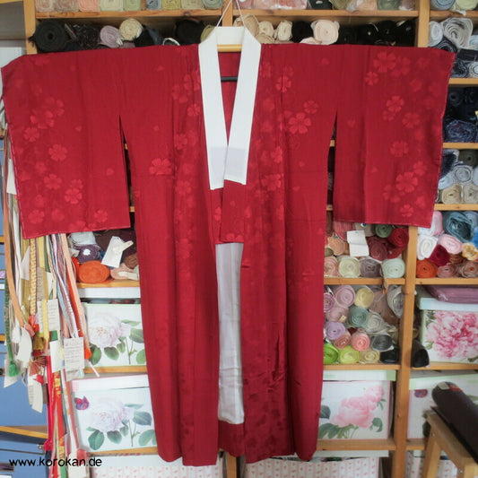 dunkelrote Blüten Rinzu Damast Seide Yamato Juban Unterkimono