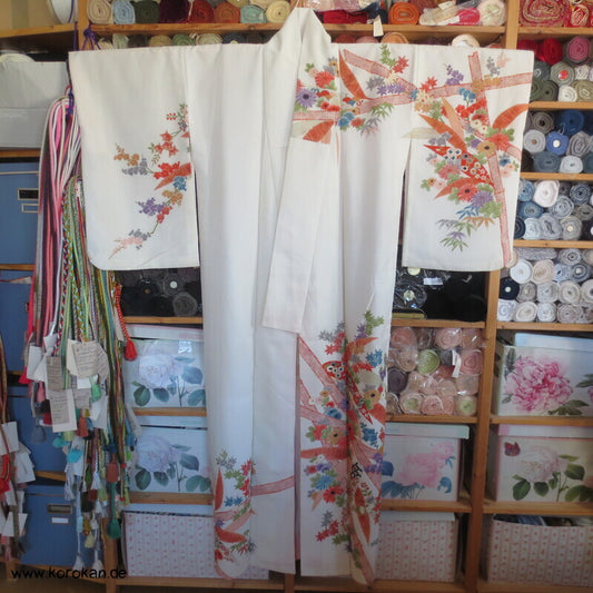 Bambusstäbe mit Blüten Homongi Kimono
