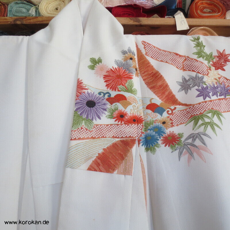 Bambusstäbe mit Blüten Homongi Kimono