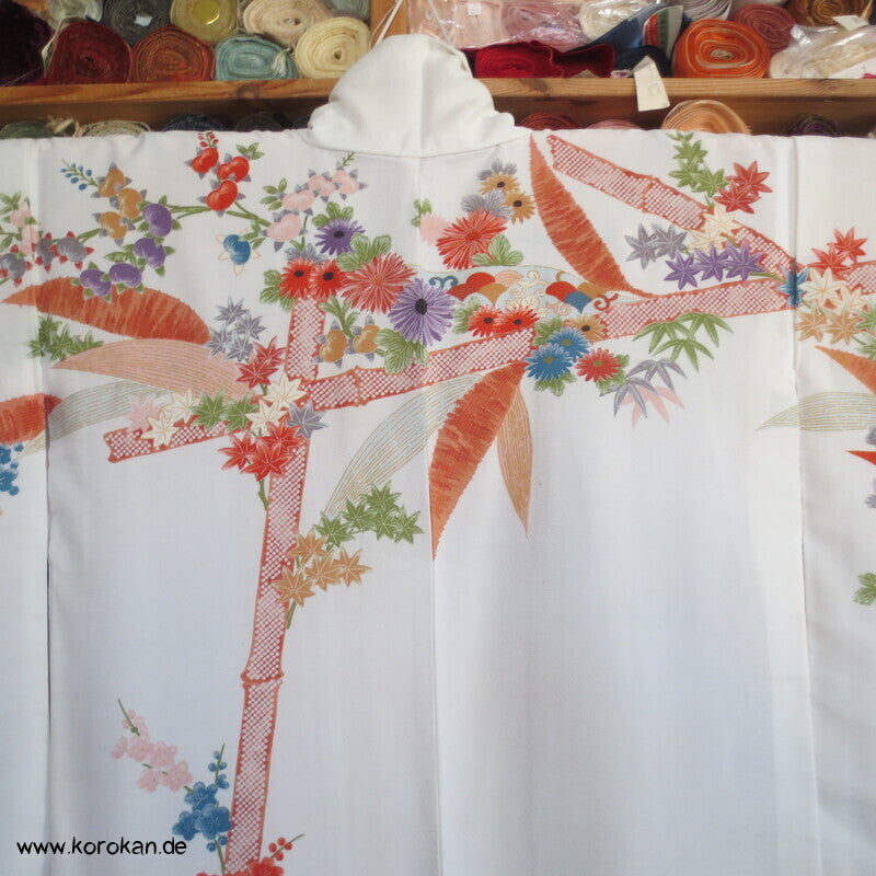 Bambusstäbe mit Blüten Homongi Kimono