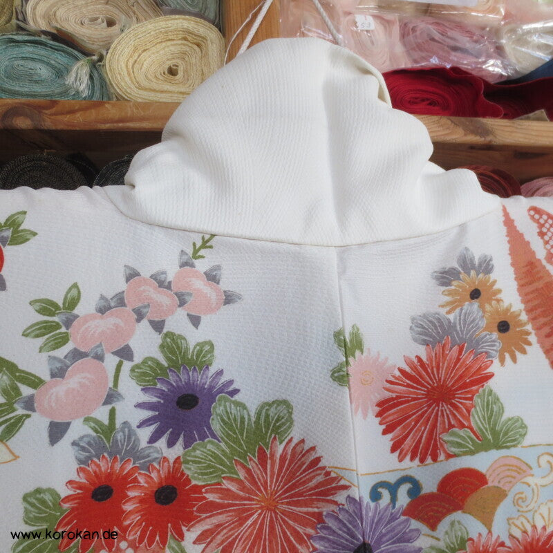 Bambusstäbe mit Blüten Homongi Kimono