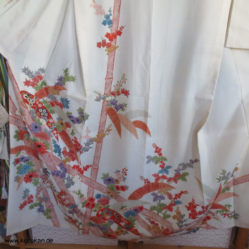 Bambusstäbe mit Blüten Homongi Kimono