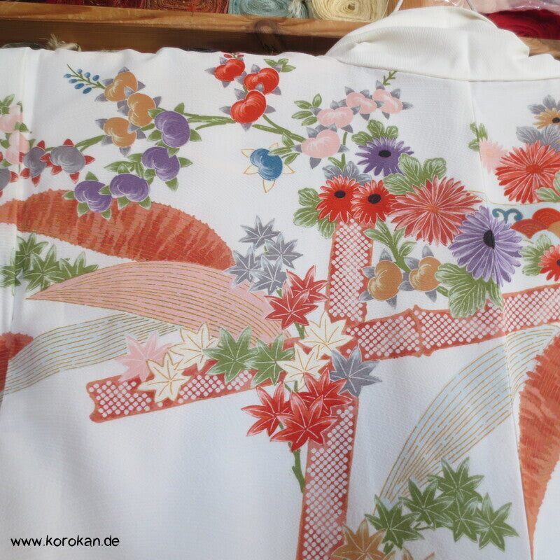 Bambusstäbe mit Blüten Homongi Kimono