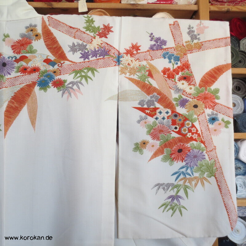 Bambusstäbe mit Blüten Homongi Kimono