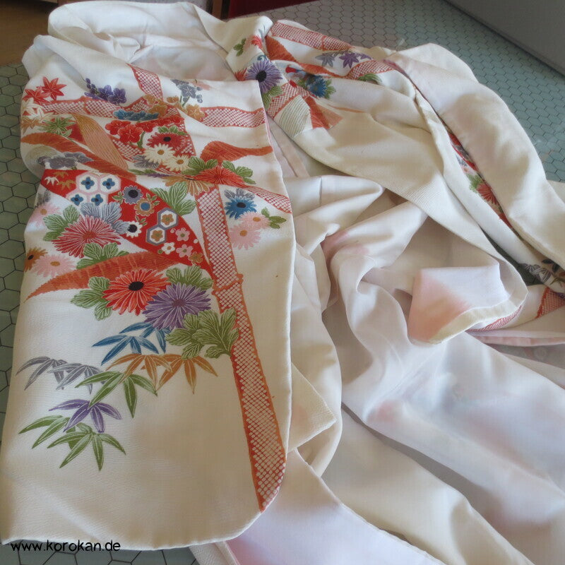 Bambusstäbe mit Blüten Homongi Kimono