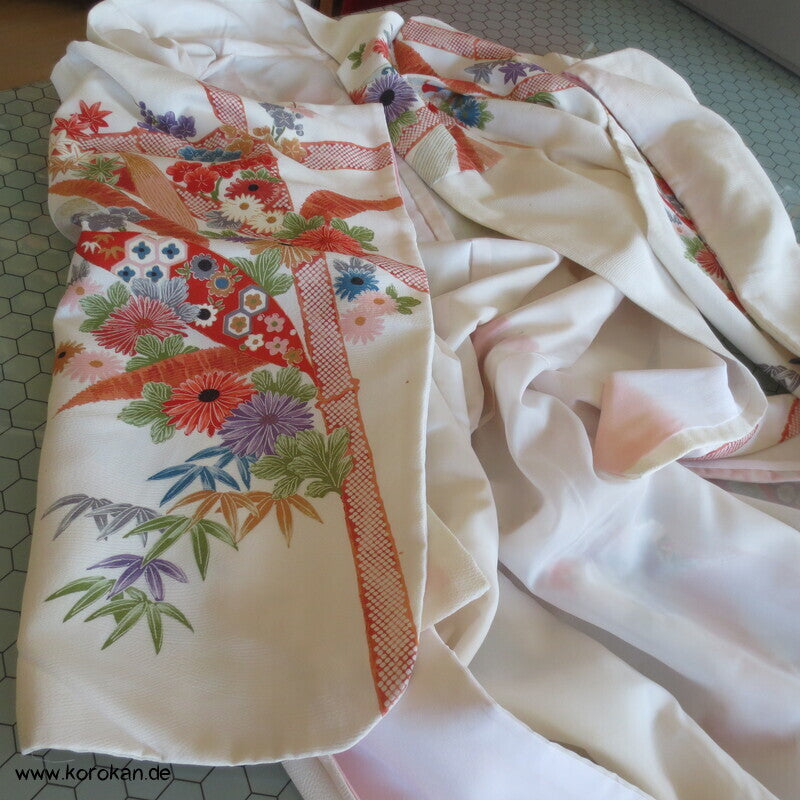 Bambusstäbe mit Blüten Homongi Kimono