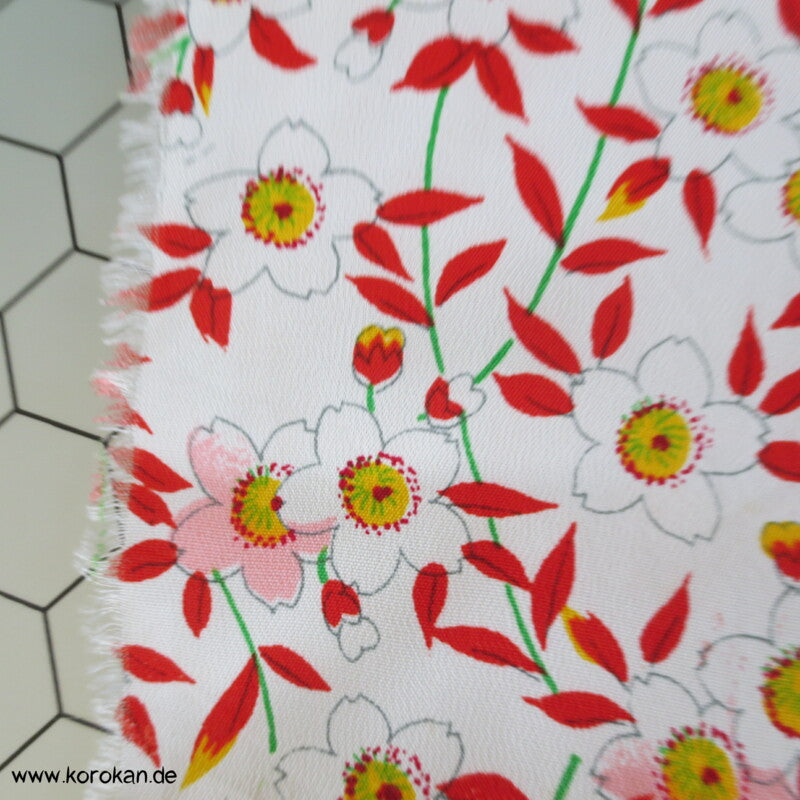 Stoffrest Blumen rot auf weiß - Viscose Kunstseiden Kimono Crepe