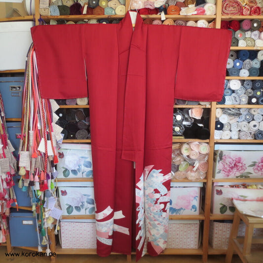 dunkelroter Iro Tomesode Seidencrepe Kimono, Noshibündel
