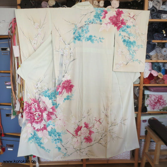 Pfingstrosen auf rosa, teilbestickter Homongi Seidendamast Kimono