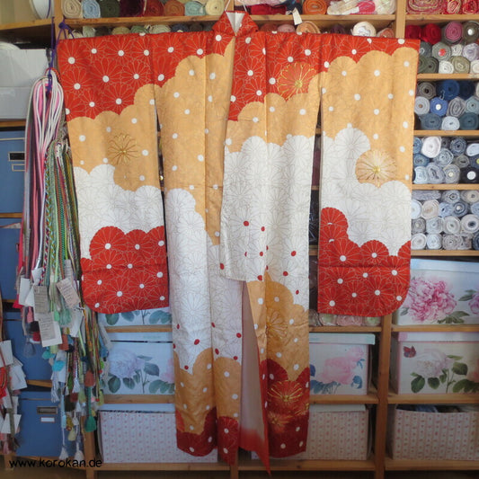 Chrysanthemenwolken Seidendamast Furisode Kimono