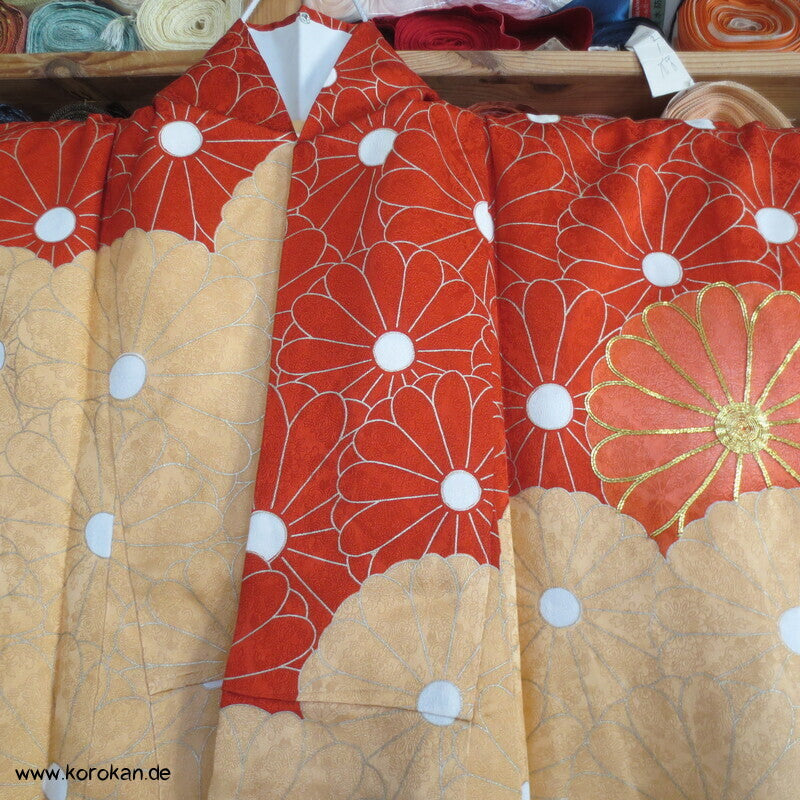 Chrysanthemenwolken Seidendamast Furisode Kimono