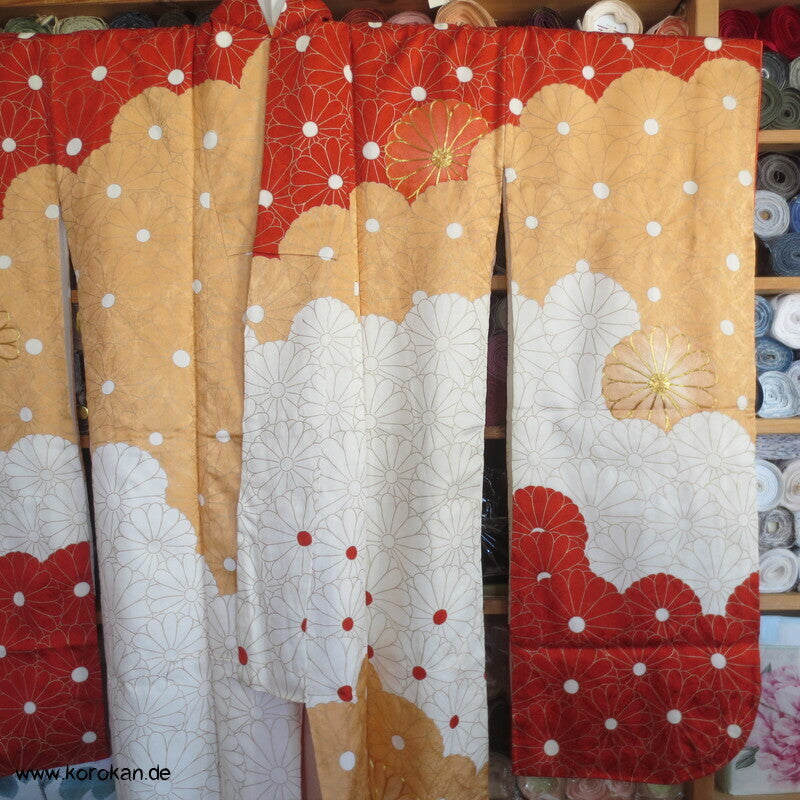 Chrysanthemenwolken Seidendamast Furisode Kimono