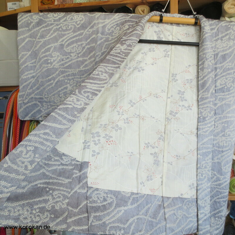 blassblaugraue Wellen auf Satin Full Shibori Haori